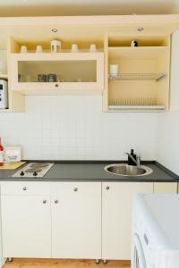 Køkken eller tekøkken på Sunshine Apartman Harkány + 21 billeder