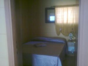a small room with a bed and a sink at camping Venere in Granelli