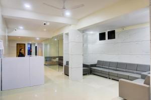 Χώρος καθιστικού στο Hotel O Laxmi Kuber +23 φωτογραφίες