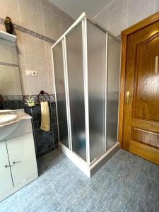 a bathroom with a shower and a sink at Casa Rural Alcubillas in Las Alcubillas Altas