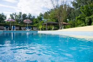 Bazén v ubytování Albergo Il Sicomoro nebo v jeho okolí + 19 fotografií