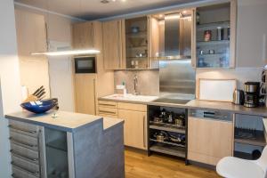 Η κουζίνα ή μικρή κουζίνα στο Premiumhaus Bodden +9 φωτογραφίες