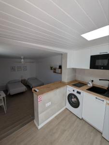 Nhà bếp/bếp nhỏ tại Apartment located near the beach