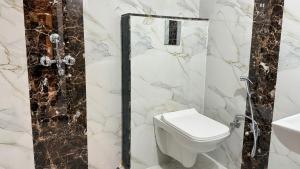 Ένα μπάνιο στο Srjati Home Stay