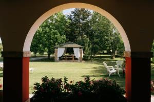 a gazebo with a table and chairs in a yard at B&B Ca' degli Orsi in Eraclea