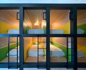 a room with two bunk beds in a room at Revolver Edinburgh in Edinburgh