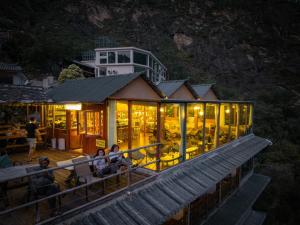 Pemandangan gunung umum atau pemandangan gunung yang diambil dari hotel
