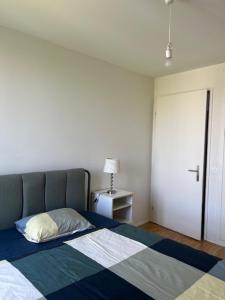 a bedroom with a bed with a blue and white at D'Or in Geneva