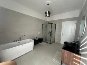 Gallery image of Le stanze della luna in Kamëz +16 photos