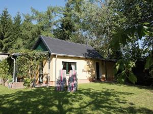 a house with two plaid chairs in the yard at Cozy Escape in Walthersdorf in Scheibenberg