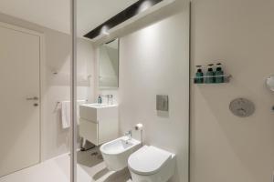 Ένα μπάνιο στο Luxurious Flat in Award-Winning Building +19 φωτογραφίες