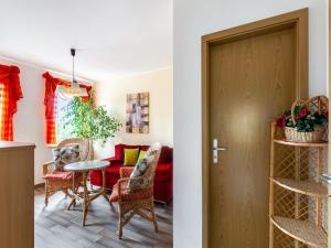 a living room with a red couch and a table at idyllische Ferienwohnung in Lichtenhain in Lichtenhain