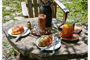 Đồ ăn tại/gần chỗ nghỉ nhà dân