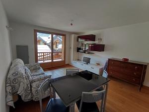 Kuchyň nebo kuchyňský kout v ubytování Appartement tout confort 4 pers, parking, vue village - FR-1-445-28