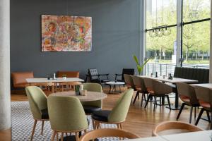 O zonă de relaxare la INNSiDE by Meliá München Parkstadt Schwabing +128 fotografii