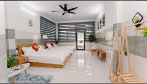 a bedroom with a bed and a ceiling fan at Bonita Boutique Hotel Q5 in Ho Chi Minh City