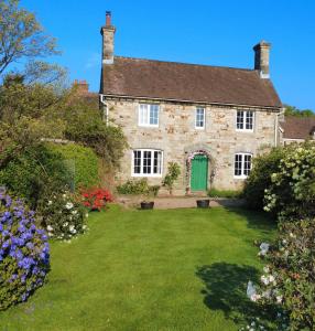 an old stone house with a green door at Detach Sandstone Cottage, Sleeps 6, 2 x King Size, 2 x Singles in Lower Beeding
