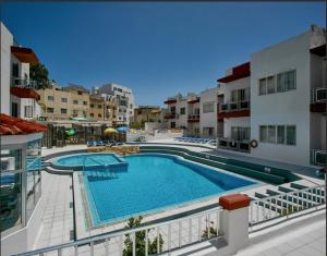 Πισίνα στο ή κοντά στο Garden View One Bedroom apartment