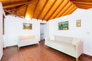 a living room with two white couches and a wooden ceiling at OkStay - Casa Canaria en El Sauzal in Tacoronte