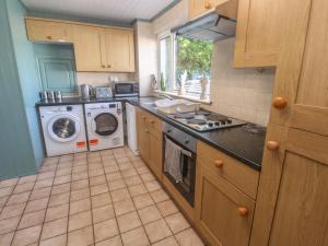 Η κουζίνα ή μικρή κουζίνα στο 28 Guildford Road