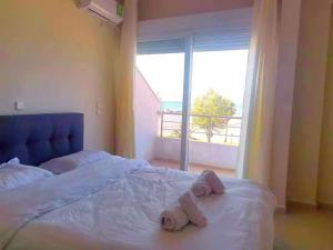 a bedroom with a bed with two towels on it at Thalassa View c2 in Khalkoútsion