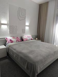 a bedroom with a large bed with pink pillows at Ferienwohnung Kamerer in Bad Harzburg +34 photos