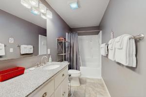 Ένα μπάνιο στο Creekside Retreat +21 φωτογραφίες