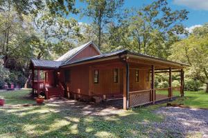 Κήπος έξω από το Creekside Retreat