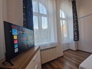Televisyen dan/atau pusat hiburan di Apartament Panorama Centrum