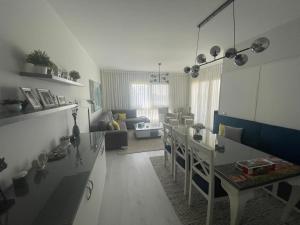 Χώρος καθιστικού στο Sunny Cairo City Center l Serviced l Golf l Pool l Gym l 5