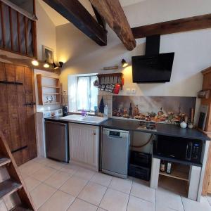Dapur atau dapur kecil di Le Potagîte, Gîte dans un jardin potager Limousin