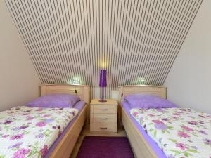 Katil atau katil-katil dalam bilik di Graceful Apartment in Velmede with Garden +32 gambar