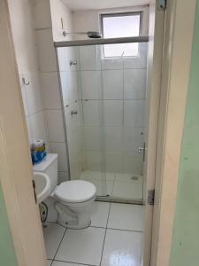 a bathroom with a toilet and a shower at Apartamento COP 30 soure in Marituba