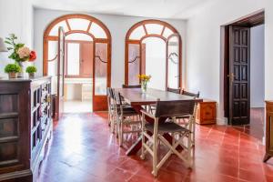 Fotografie z fotogalerie ubytování 16th-Century Masia with Pool and Chapel v destinaci Barcelona