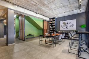 Et tv og/eller underholdning på Penthouse Vibes with Panoramic Sandton Views at The Lineal