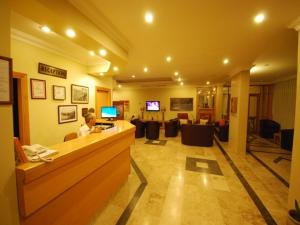 TV a/nebo společenská místnost v ubytování Hotel Doruk