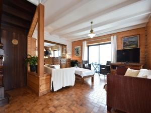 Μια τηλεόραση ή/και κέντρο ψυχαγωγίας στο Beautiful holiday home by the sea in Penmarch +30 φωτογραφίες