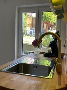 a kitchen sink in a kitchen with a window at Ferienwohnung Utes Stube in Neuwied