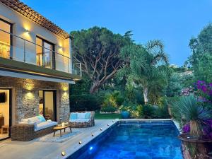 a house with a swimming pool in the yard at Villa Carlina - Saint Tropez in Sainte-Maxime +14 photos