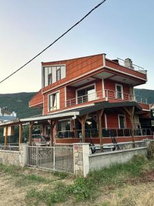 Budova, kde se vila nachází
