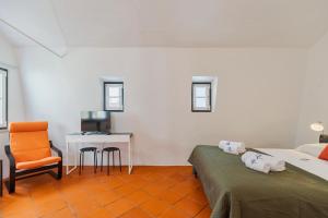 a bedroom with two beds and a desk and a chair at Sapalinho Retreat - By Y Concept in Setúbal +33 photos