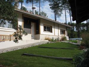 Κήπος έξω από το Les Chênes Lièges grande villa avec piscine