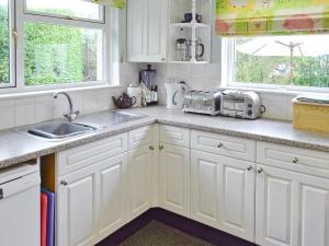 Η κουζίνα ή μικρή κουζίνα στο Trelawn