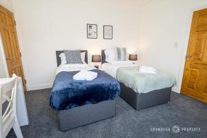 two twin beds in a room with at The Westborough Nook by Grandeur Property in Wimborne Minster