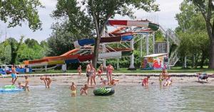 Bazén v ubytování Apartment in Balatonföldvár 18525 nebo v jeho okolí