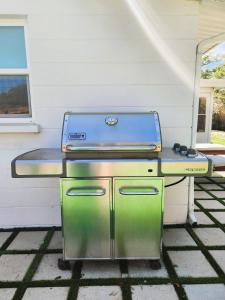 Foto sihtkohas Sarasota asuva majutusasutuse Midcentury Modern Beach Home - 8 min to the beach galeriist