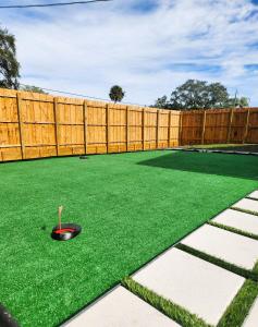 Ảnh trong thư viện ảnh của Midcentury Modern Beach Home - 8 min to the beach ở Sarasota