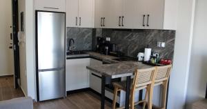 Η κουζίνα ή μικρή κουζίνα στο Olive City Suites +41 φωτογραφίες