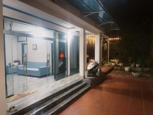 Ένα μπάνιο στο Rose Garden Homestay