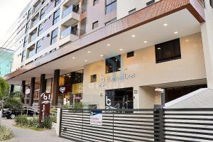 a building with a gate in front of it at Buenos Ayres Cabo Branco Genius Flats in João Pessoa